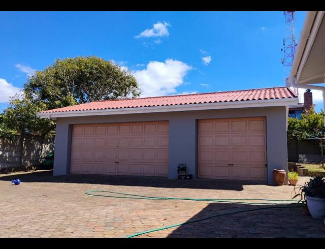 4 BEDROOM HOUSE FOR SALE IN DANA BAY